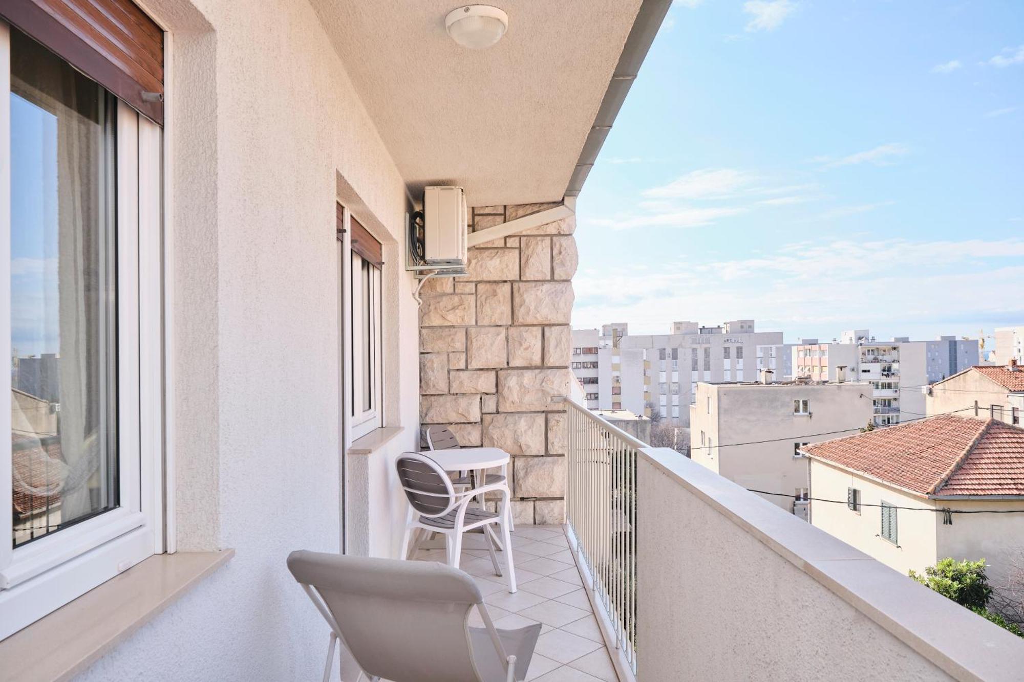 By Litto Apartman *
